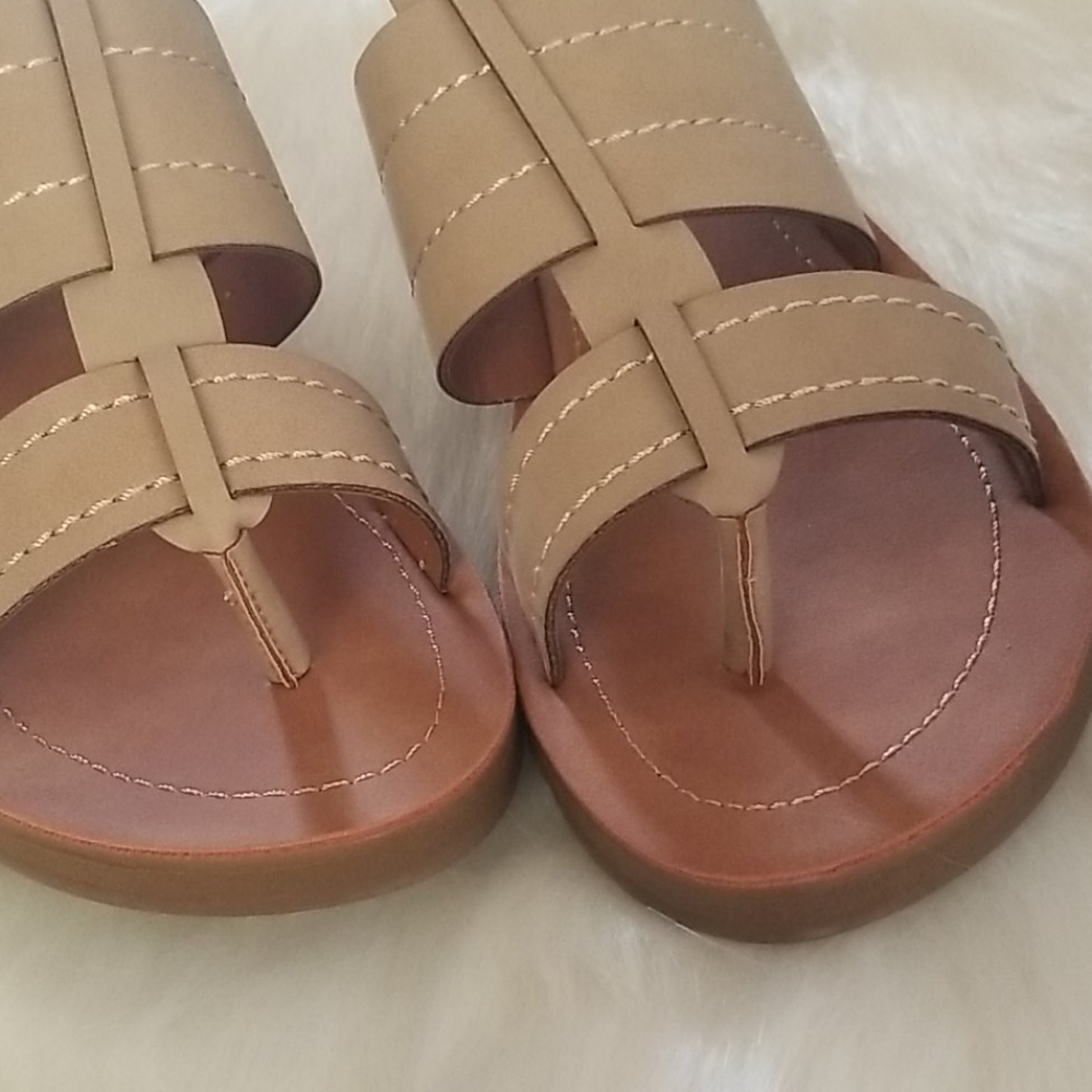 Sandals New in Box Size 8.5 - Picture 4 of 4